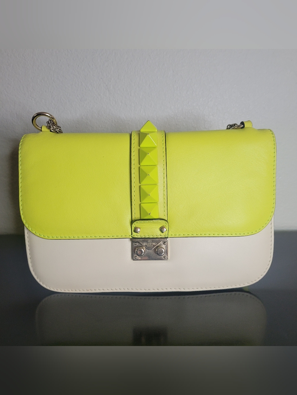 Valentino Garavani Glam Lock flap shoulder bag - Picture 3 of 15